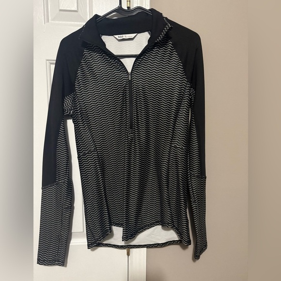 DSG Tops - DSG Black & White Cold~Weather Zigzag Quarter-Zip Pullover – Women’s Medium